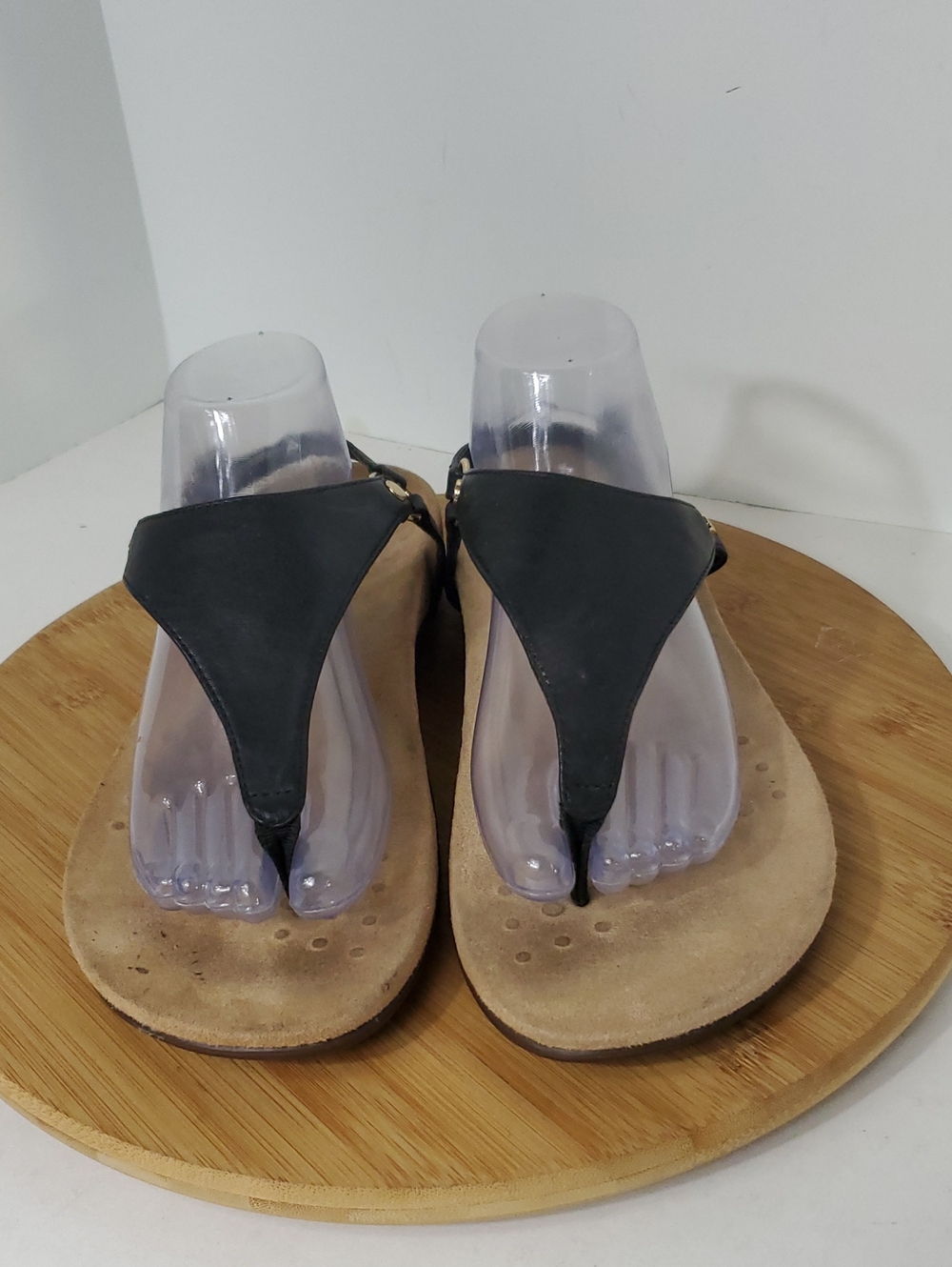 Vionic Black T-Strap Thong Sandals